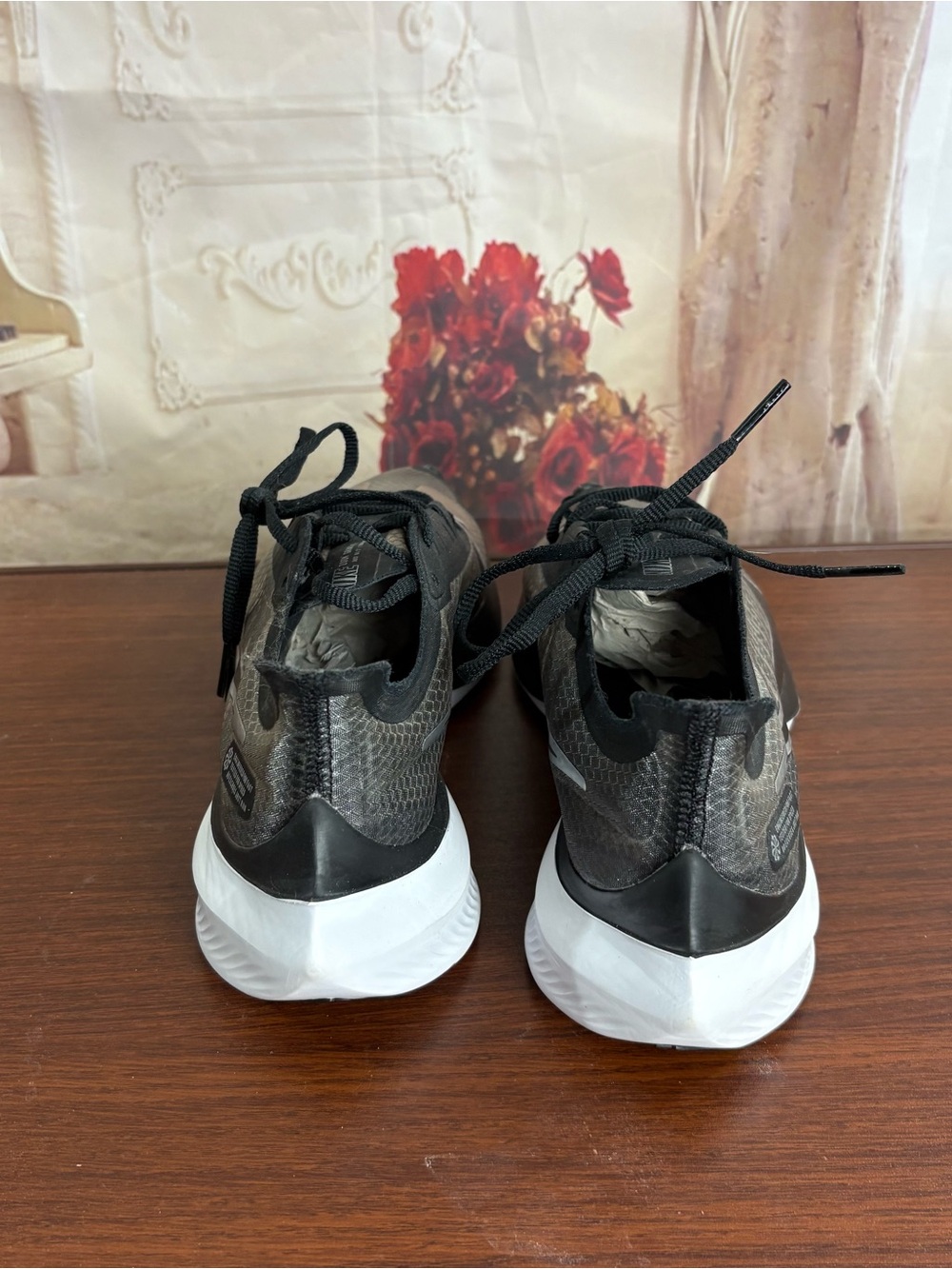 NEW Nike Black and Gray Zoom Running Shoes with Reflective Swoosh - Picture 5 of 9